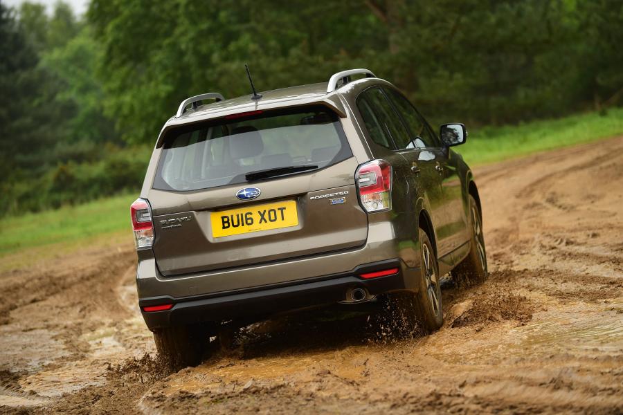  Subaru Forester 2.0D XC 2016 года  (UK) (фото 9 из 26)
